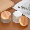 Nouveaux arrivages : pots en verre givré avec couvercle imitation bois – 30ml et 50ml chez Bocal&Co Madagascar